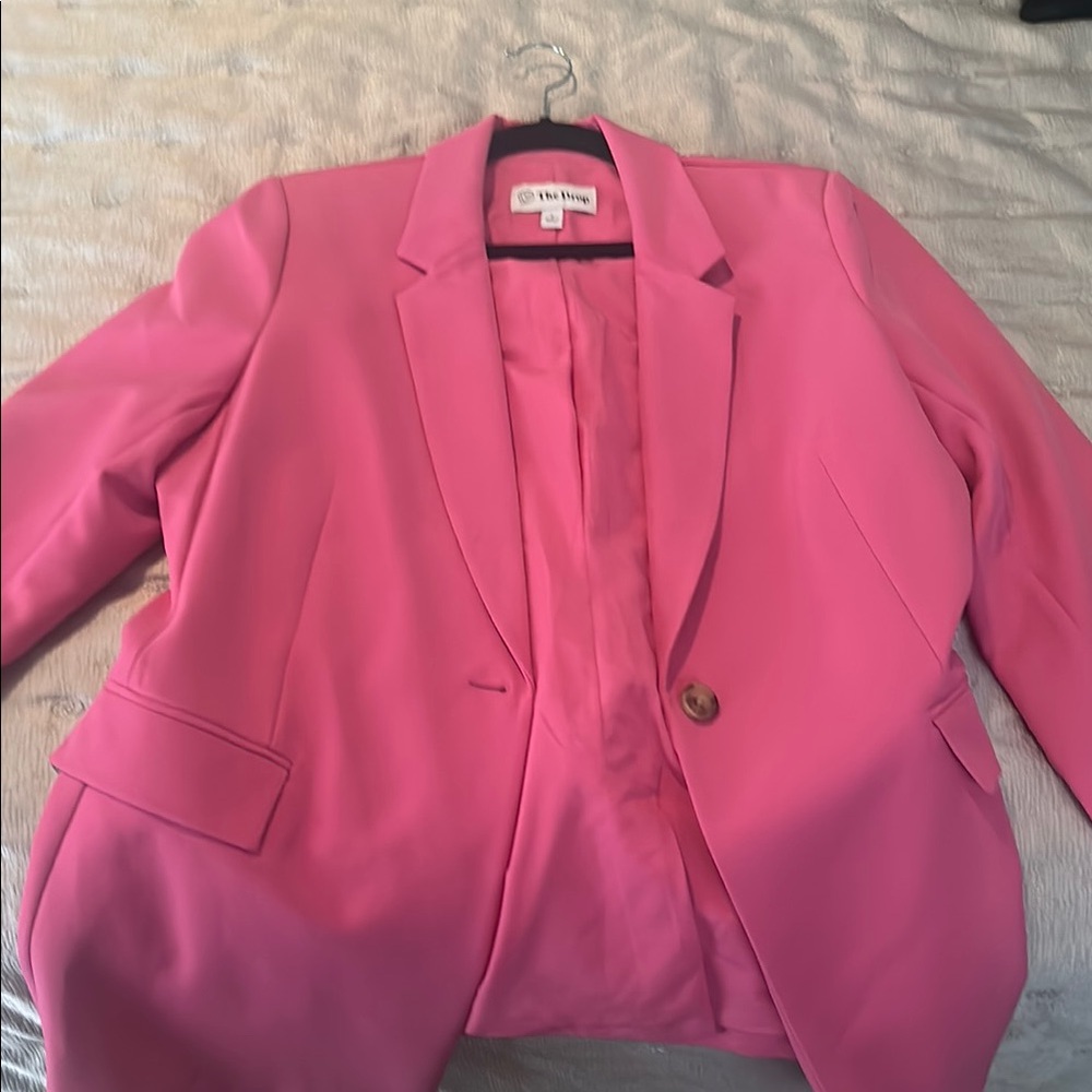 Vibrant Pink Blazer with Notched Lapels and Structured Fabric